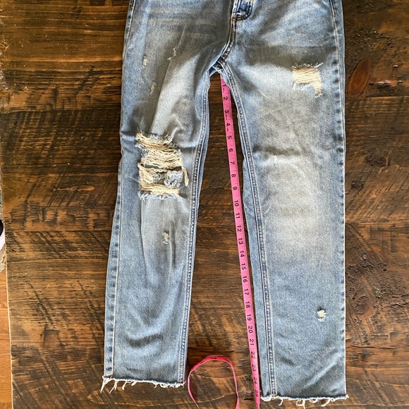 BDG High-waisted Slim Straight Jean In Distressed Vintage Denim Light - Picture 11 of 12
